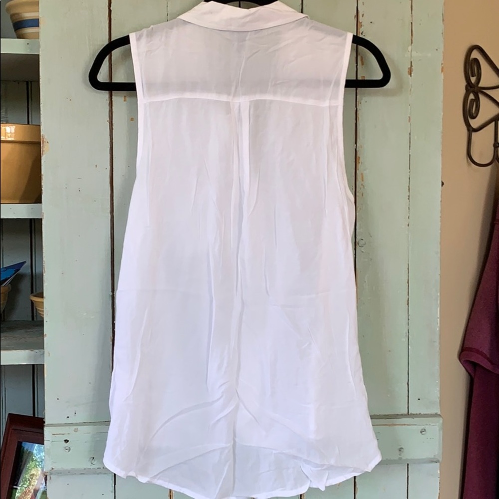 Sleeveless blouse